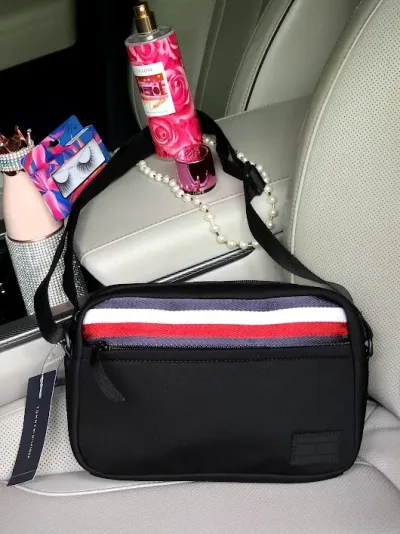 Bolso Tommy Hilfiger para dama color negro