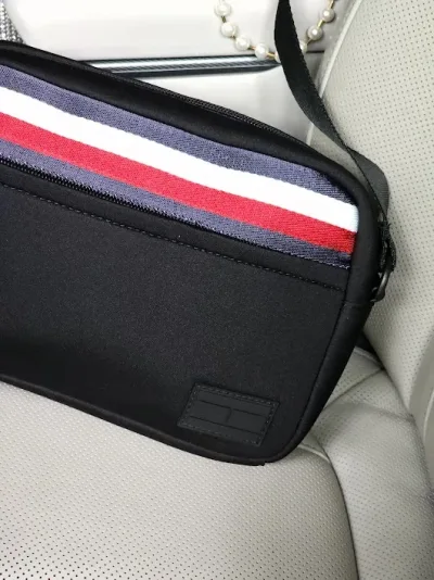 Bolso Tommy Hilfiger para dama color negro