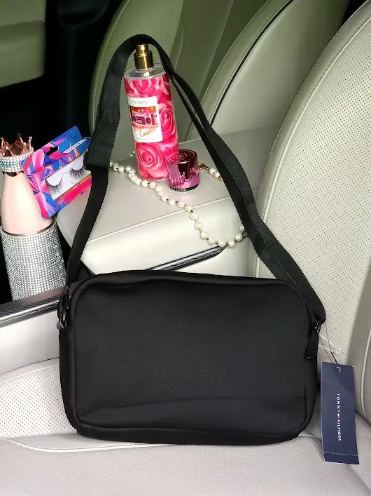 Bolso Tommy Hilfiger para dama color negro