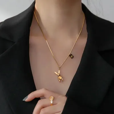Collar de acero de Titanio para dama color dorado