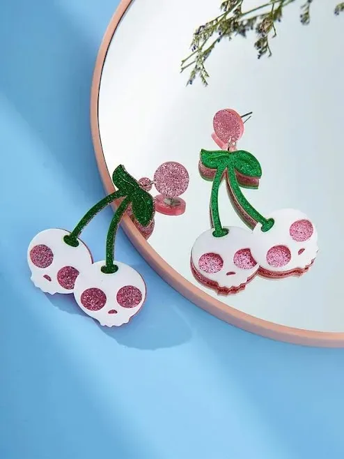Aretes con diseño de calabera y cereza de fantasía