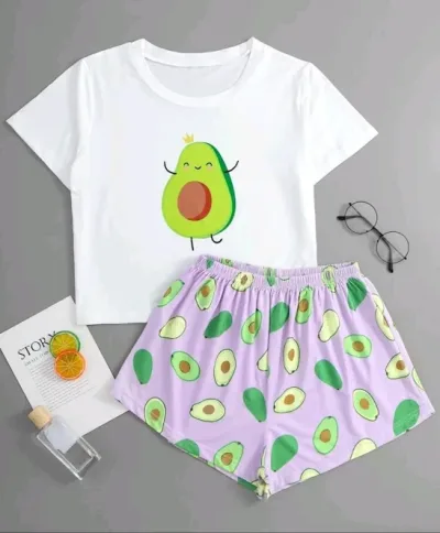 Pijama para dama color blanco con estampado de aguacates