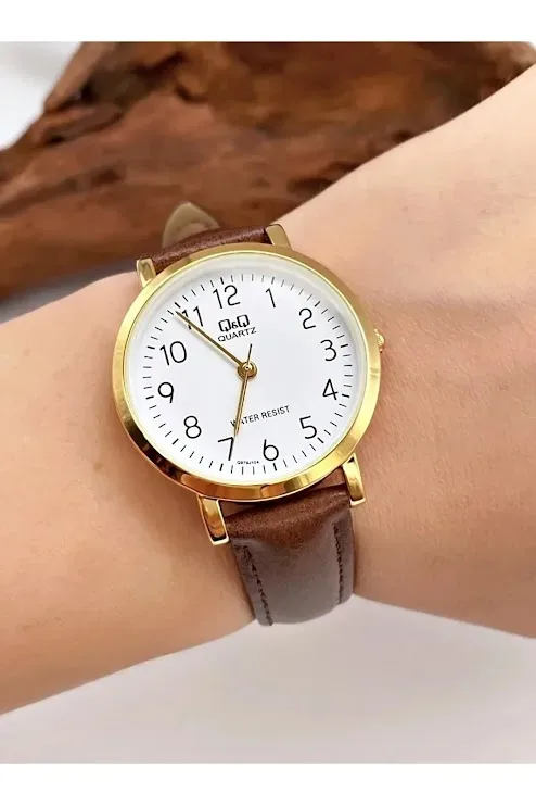 Reloj Q&Q para dama color café
