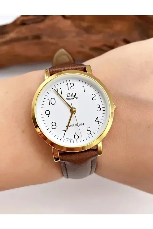 Reloj Q&Q para dama color café