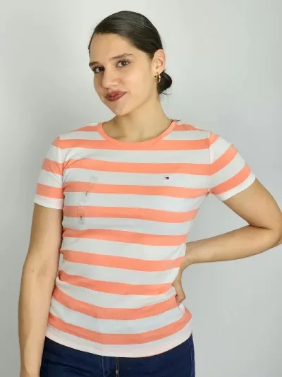 Camiseta Tommy Hilfiger para dama diseño a rayas