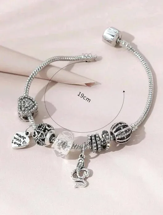 Pulsera de fantasía para dama color plateado con accesorios
