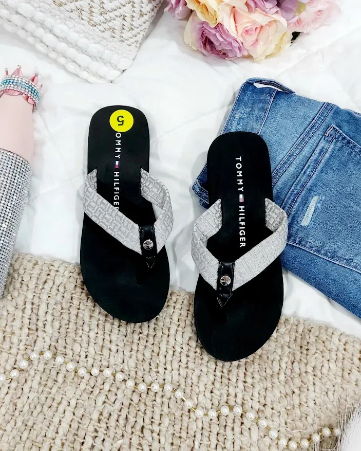 Sandalias Tommy Hilfiger para dama color negro