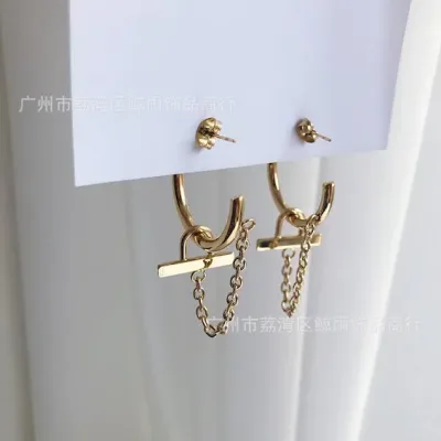 Par de argollas de acero de titanio para dama color dorado