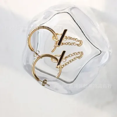 Par de argollas de acero de titanio para dama color dorado