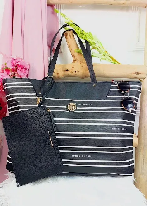 Bolso Tommy Hilfiger para dama diseño a rayas negro y blanco