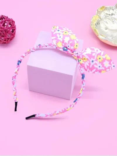 Diadema con diseño floreado