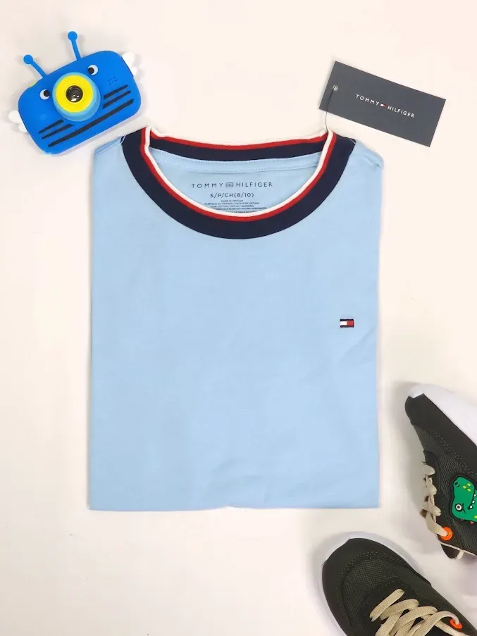Camiseta Tommy Hilfilger para muchacho color celeste