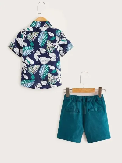 Conjunto para niño con diseño de hojas
