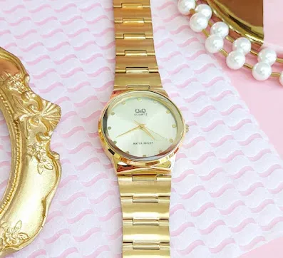 Reloj Q&Q para dama color dorado