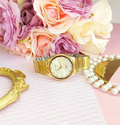 Reloj Q&Q para dama color dorado