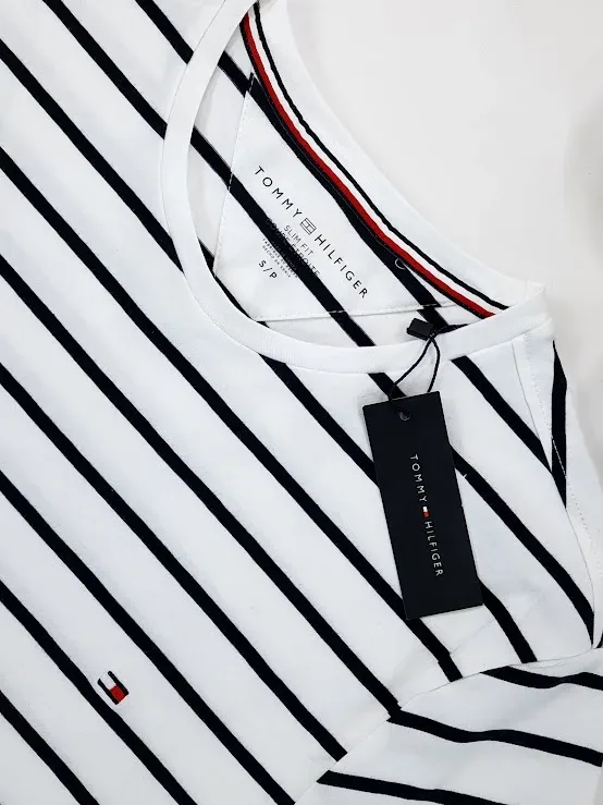 Camiseta Tommy Hilfiger para caballero a rayas.