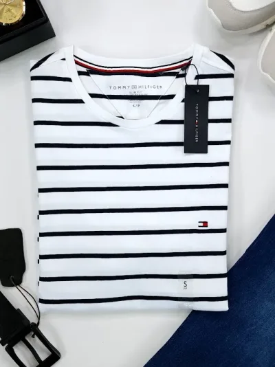 Camiseta Tommy Hilfiger para caballero a rayas.