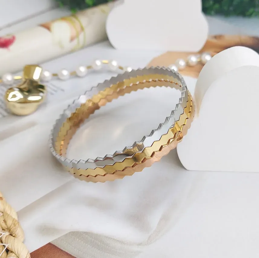 Conjunto de pulseras de acero
