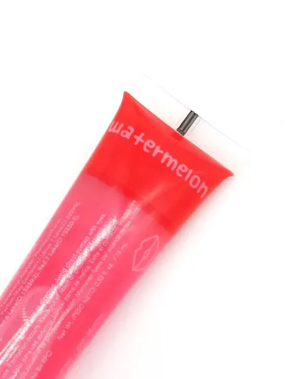 Brillo de labios color rojo