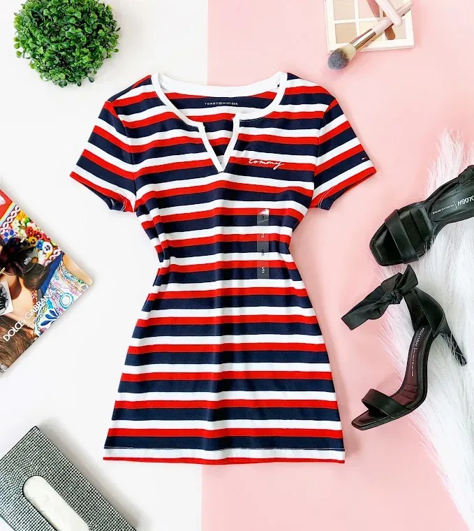 CamisetaTommy Hilfiger para dama diseño a rayas multicolor
