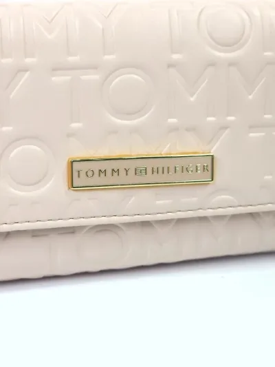 Cartera Tommy Hilfiger para dama color rosa