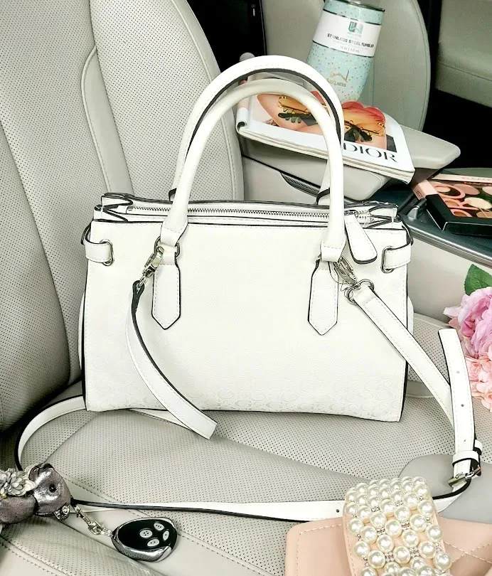 Bolso Guess para dama color blanco