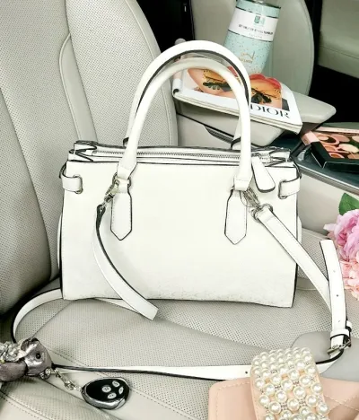 Bolso Guess para dama color blanco