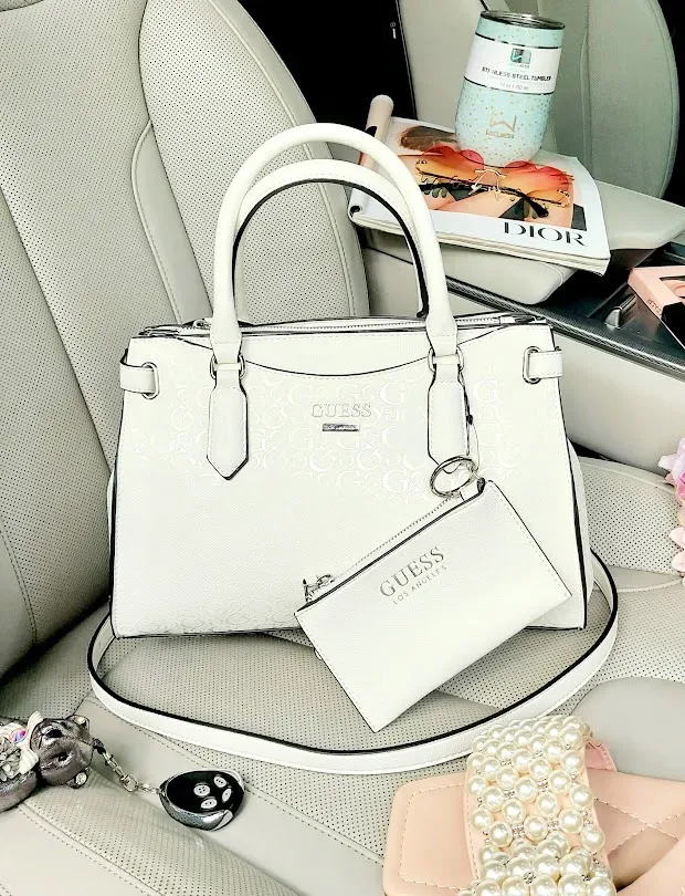Bolso Guess para dama color blanco