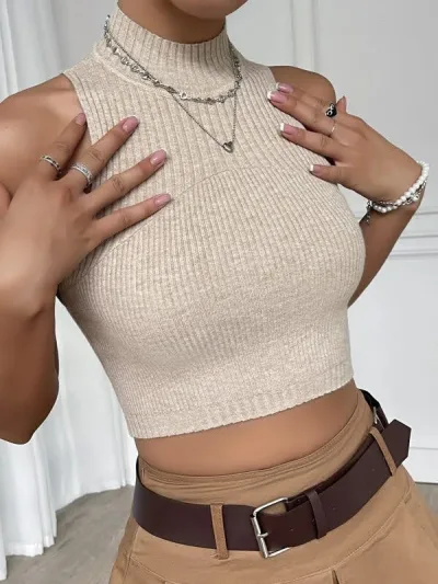 Top tejido de cuello alto para dama color beige