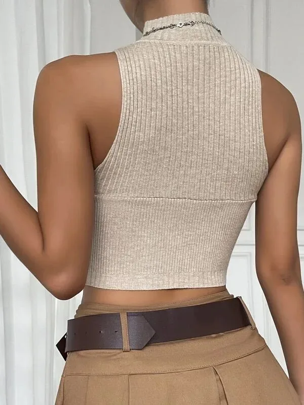Top tejido de cuello alto para dama color beige