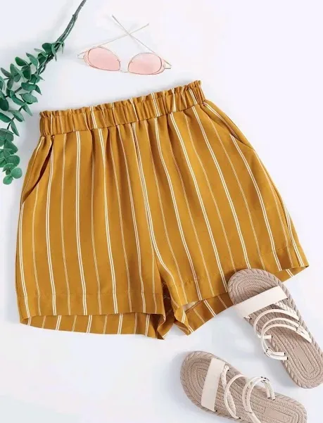 Short para dama color mostaza diseño a rayas