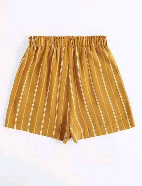 Short para dama color mostaza diseño a rayas