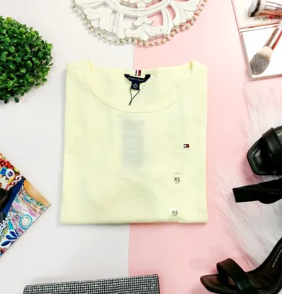 CamisetaTommy Hilfiger para dama color amarillo
