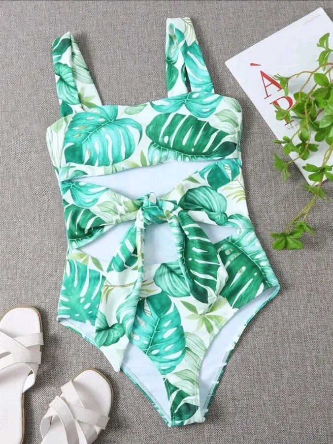 Vestido de baño para dama color verde con estampado de hojas