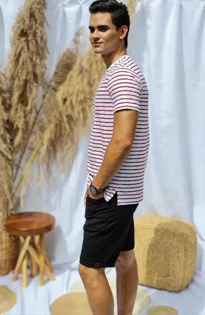 Camiseta Tommy Hilfiger para caballero con diseño de rayas de tonalidades Blanco, azul y rojo