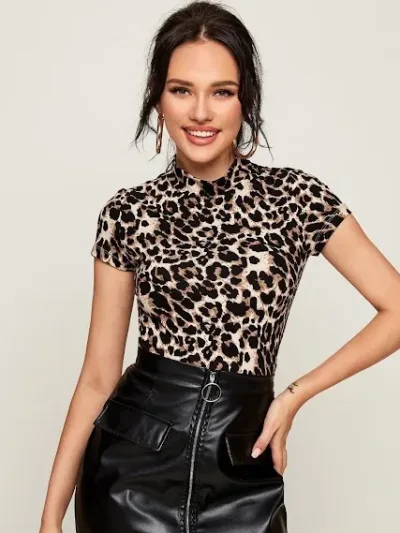 Blusa para dama con estampado de animal print