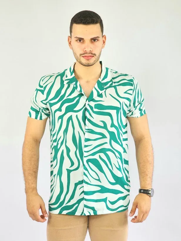Camisa Touch and Go color verde con diseño animal print