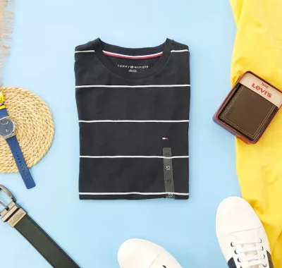 Camiseta Tommy Hilfiger para caballero a rayas color negro con blanco