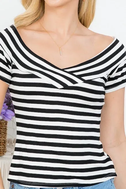 Blusa para dama diseño a rayas banco y nrego