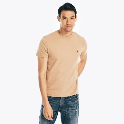 Camiseta Nautica para caballero color cafe.