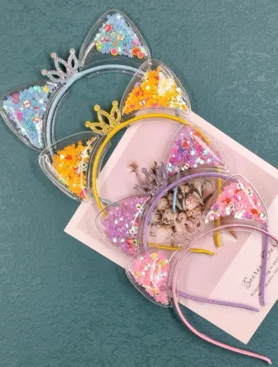 Diadema con diseño de corona para niña