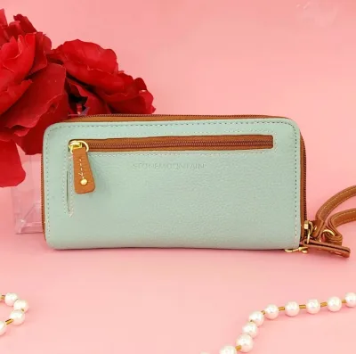 Cartera Stone Mountain Usa para dama color celeste