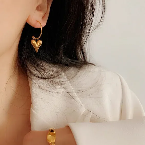 Par de aretes de acero inoxidable para dama color dorado