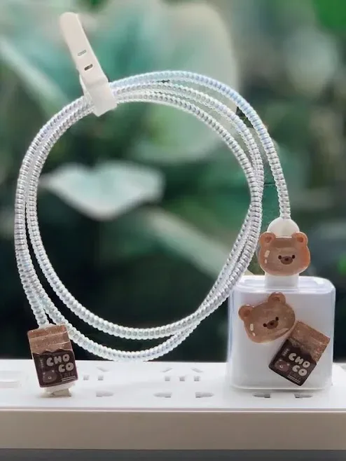 Funda protectora para cargador transparente, con diseño de oso y chocolate