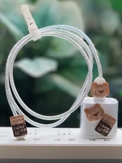 Funda protectora para cargador transparente, con diseño de oso y chocolate