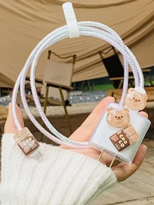 Funda protectora para cargador transparente, con diseño de oso y chocolate