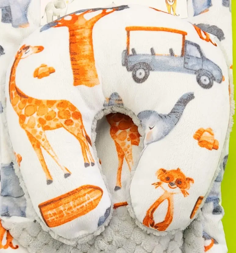 Conjunto de almohada y cobija con diseño de animales