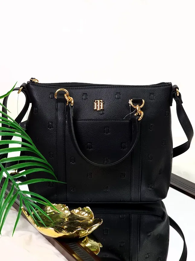 Bolso Tommy Hilfiger para dama color negro