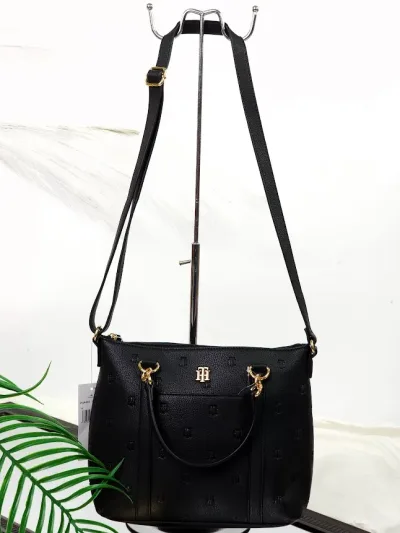 Bolso Tommy Hilfiger para dama color negro