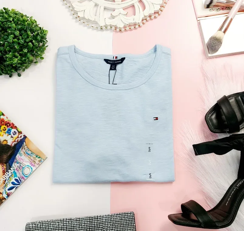 CamisetaTommy Hilfiger para dama color celeste